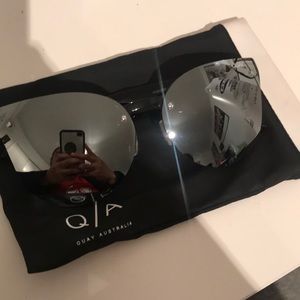 Silver and black quay sunglasses